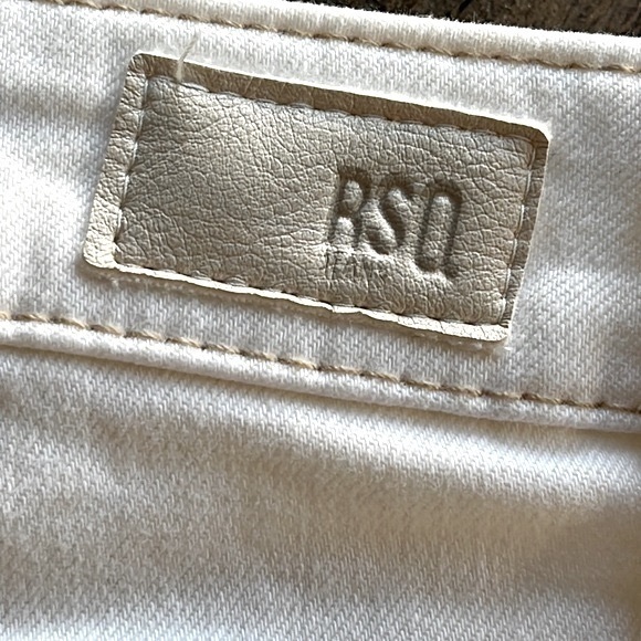 RSQ White Shorts 25 - Picture 7 of 9